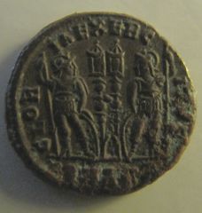 AE3/4 - Gloria Exercitus - Costantino II - Rovescio