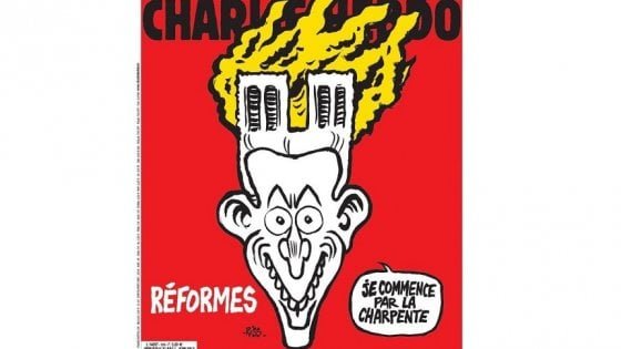 Incendio Notre-Dame, Charlie Hebdo non si smentisce: la vignetta è macabra, insulti sui social