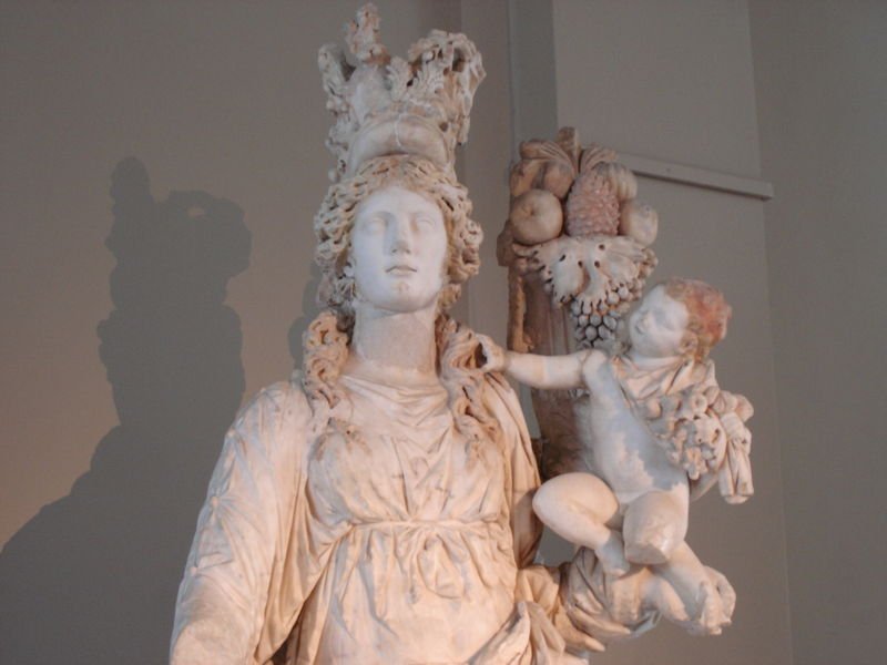 800px-Istanbul_-_Museo_archeol._-_Tyche_e_Plutone_-_sec._II_d.C._-_Foto_G._Dall%27Orto_28-5-2006.jpg