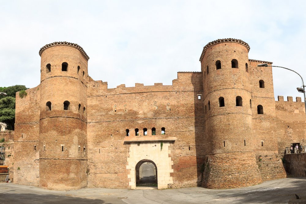 Porta Asinaria esterno.jpg