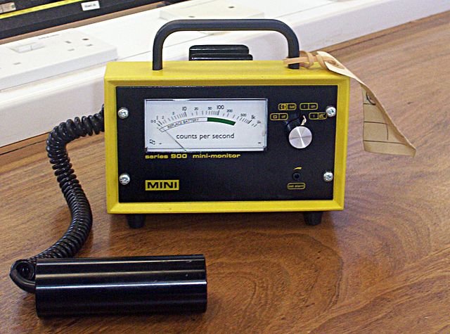 640px-Geiger_counter.jpg.f3c56253eb7e890f5afae3bb6dc90948.jpg