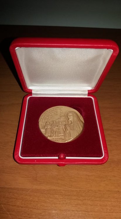 2017 centenario Fatima. Bronzo dorato,  Francesco , con astuccio.jpg