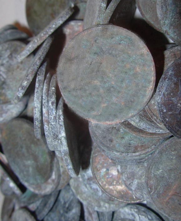 coins-pennies-tarnished.jpg.0a7092ffed28e49c10241ce9121f5e48.jpg