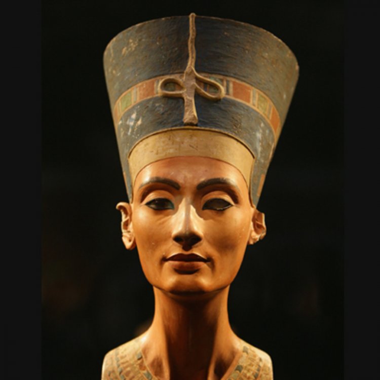 nefertiti-9421166-1-402.jpg