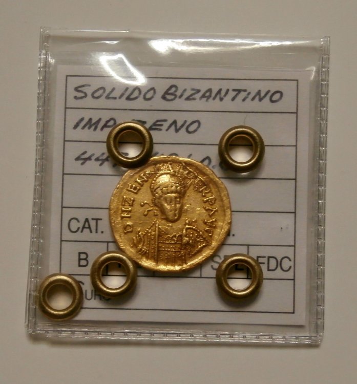 15 - Solido Bizantino Imperatore Zeno.jpg