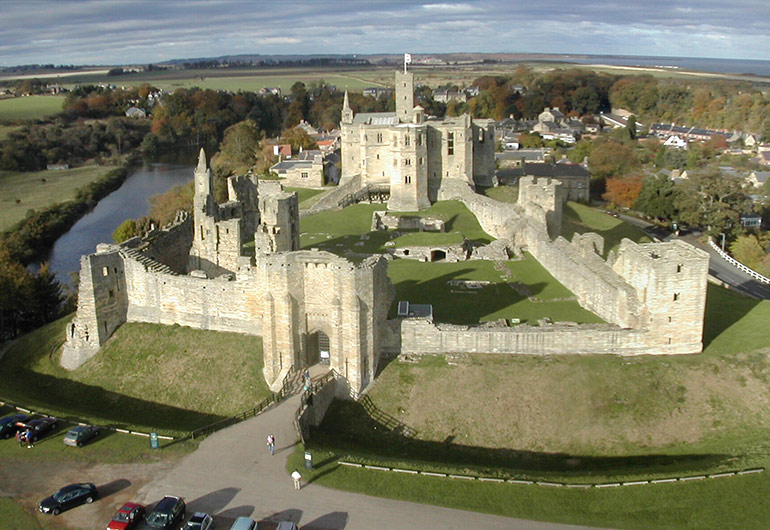 warkworth_castle_panoramic_view_northumberland_coquet_cottages.jpg.6e5489b907b5fb6269bf2162934c83a4.jpg