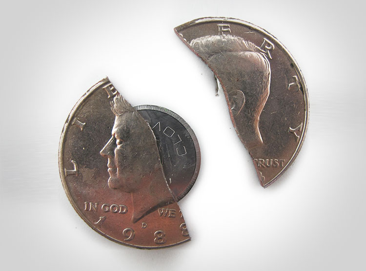 50-cent-piece-hidden-knife-blade-6654_x60407.jpg.f688afd02e94b92ba74fa01793046ec6.jpg