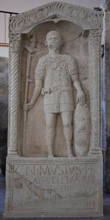 Tombstone_of_Gnaeus_Musius,_standard_bearer_of_Legio_XIV_Gemina,_1st_century_AD,_Landesmuseum,_Mainz_(9682968874).jpg