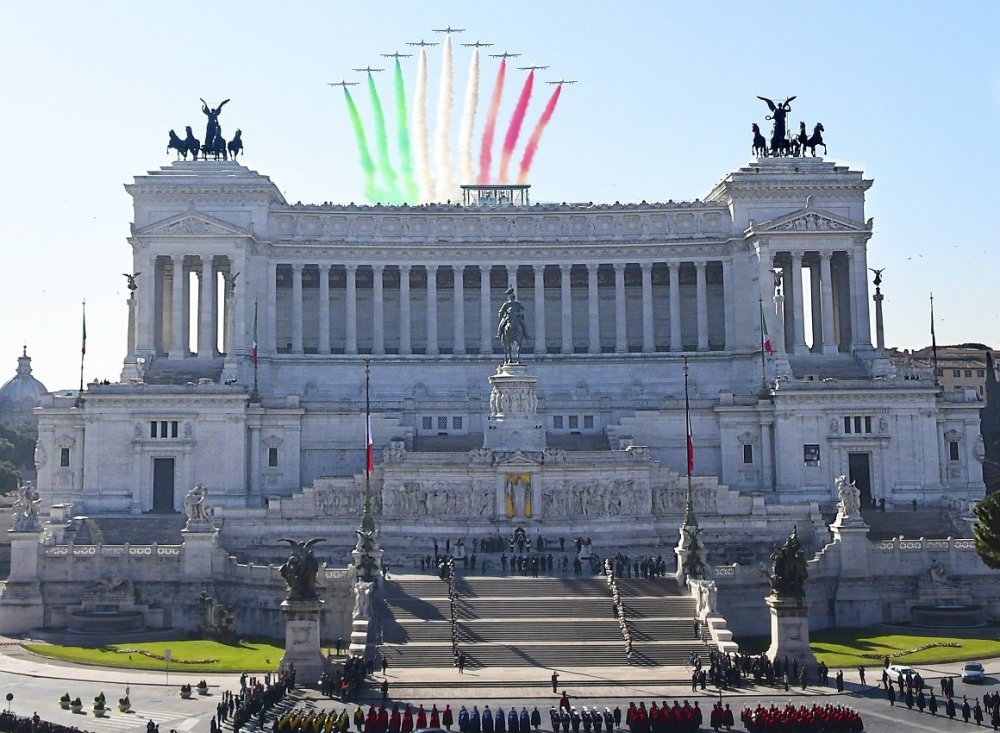 1658569528_PiazzaVenezia.thumb.jpg.aaaaf0b60330c223c4e4eb0d4ce7a827.jpg