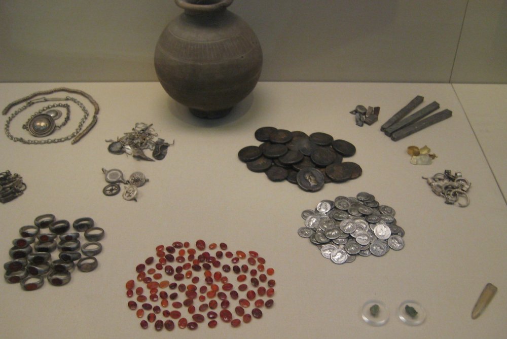 British_Museum_Snettisham_Jewellers_Hoard.thumb.jpg.6280c4d06547a93ea5aff0d4ce26b07a.jpg