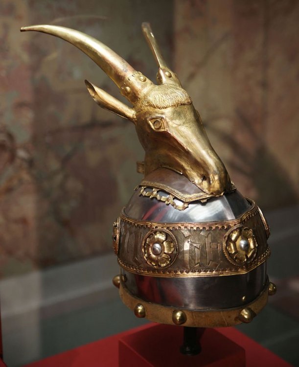 800px-KHM_Wien_A_127_-_Helmet_of_Skanderbeg.jpg