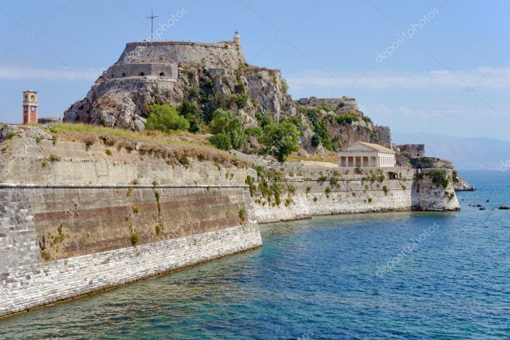 depositphotos_91105662-stock-photo-venetian-fortress-palaio-frourio-in.jpg