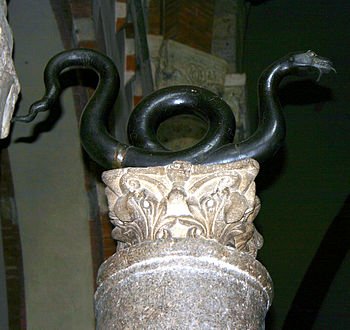 350px-9647_-_Milano_-_Sant'Ambrogio_-_Serpente_di_Basilio_II_(1007)_-_Foto_Giovanni_Dall'Orto_25-Apr-2007.jpg