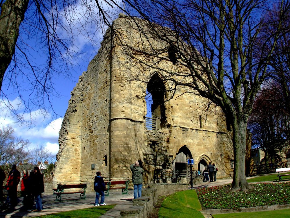 Knaresborough_Castle_ruins.jpg