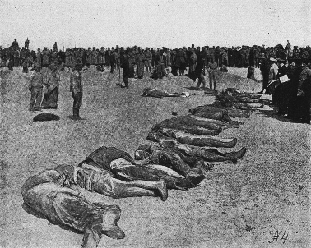 Evpatoria_red_terror_corpses_at_sea_coast.jpg
