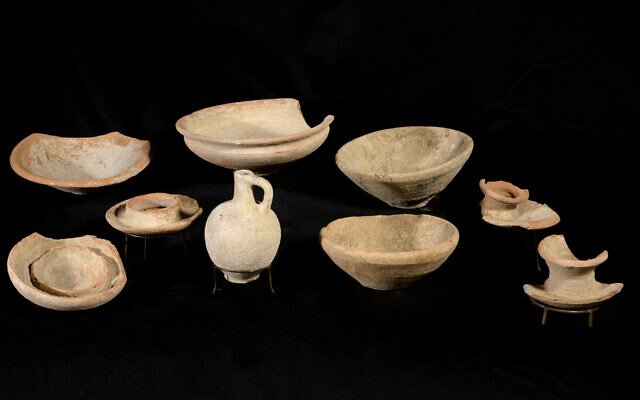 כלים-בני-3200-שנה-מחפירת-גלאון.-צילום-דפנה-גזית-רשות-העתיקות-640x400.jpg