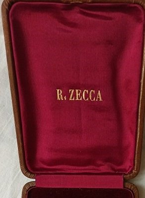 zecca.jpg.b856b6e5b8b537023a1387a403e6c54e.jpg