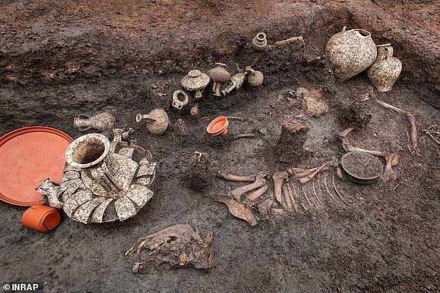 38064400-9152891-The_2_000_year_old_remains_of_an_infant_estimated_to_be_about_a_-a-8_1610747932158.jpg