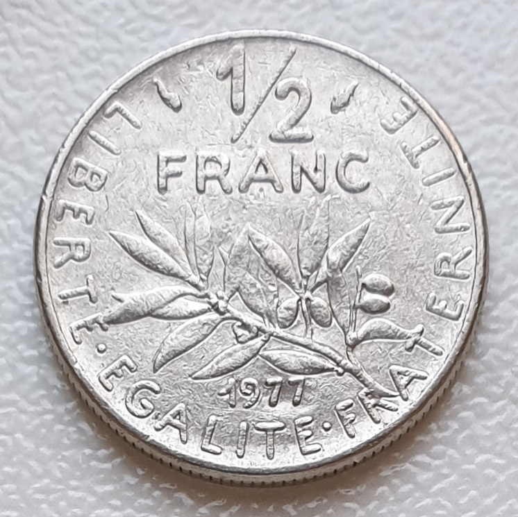 2100065811_Francia(1).jpg.44b1353980321779e9e66f355a356085.jpg