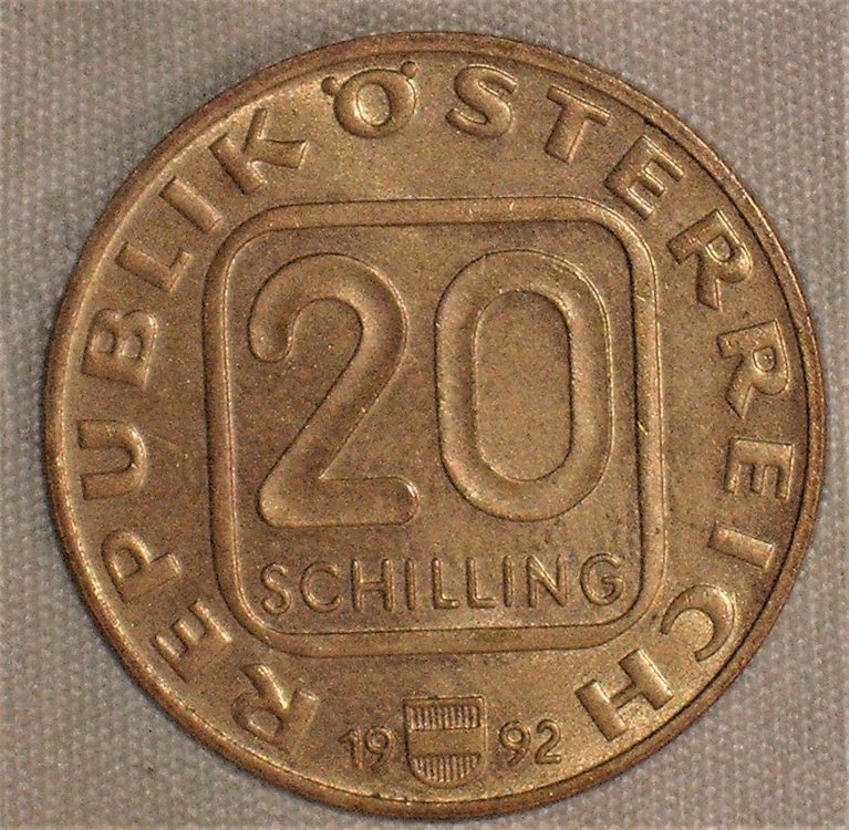 20 shilling 1992 d.JPG