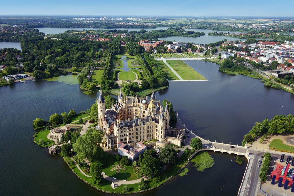 383252939_CastellodiSchwerin(2).thumb.jpg.d40dd739b91faab8909cdeae31f1cc46.jpg