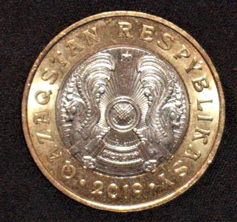 100 tenge 2019 d.JPG