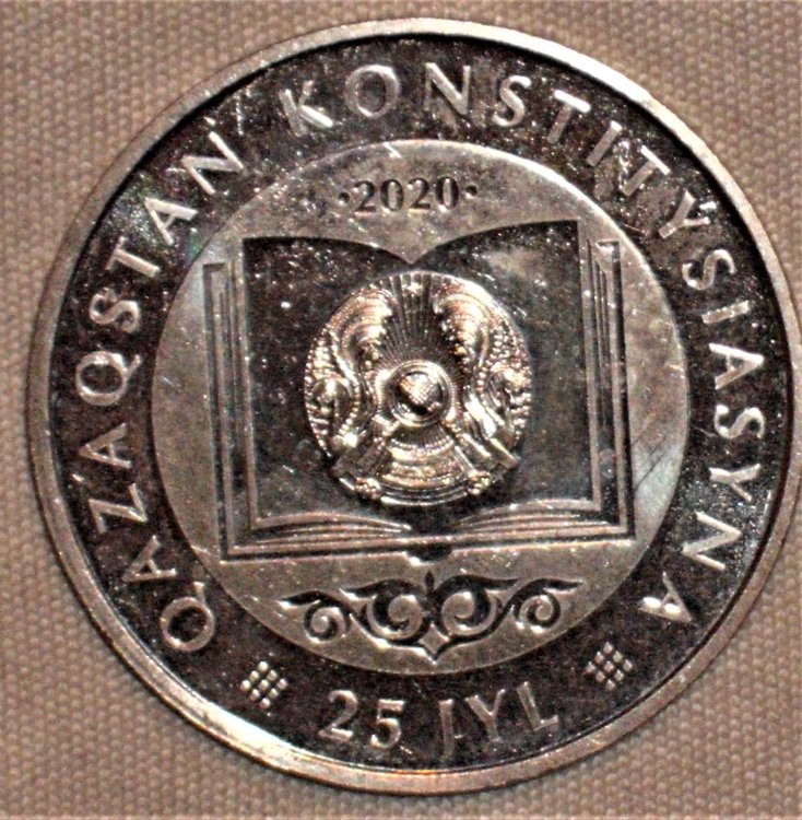 100 tenge 2020 r.jPG