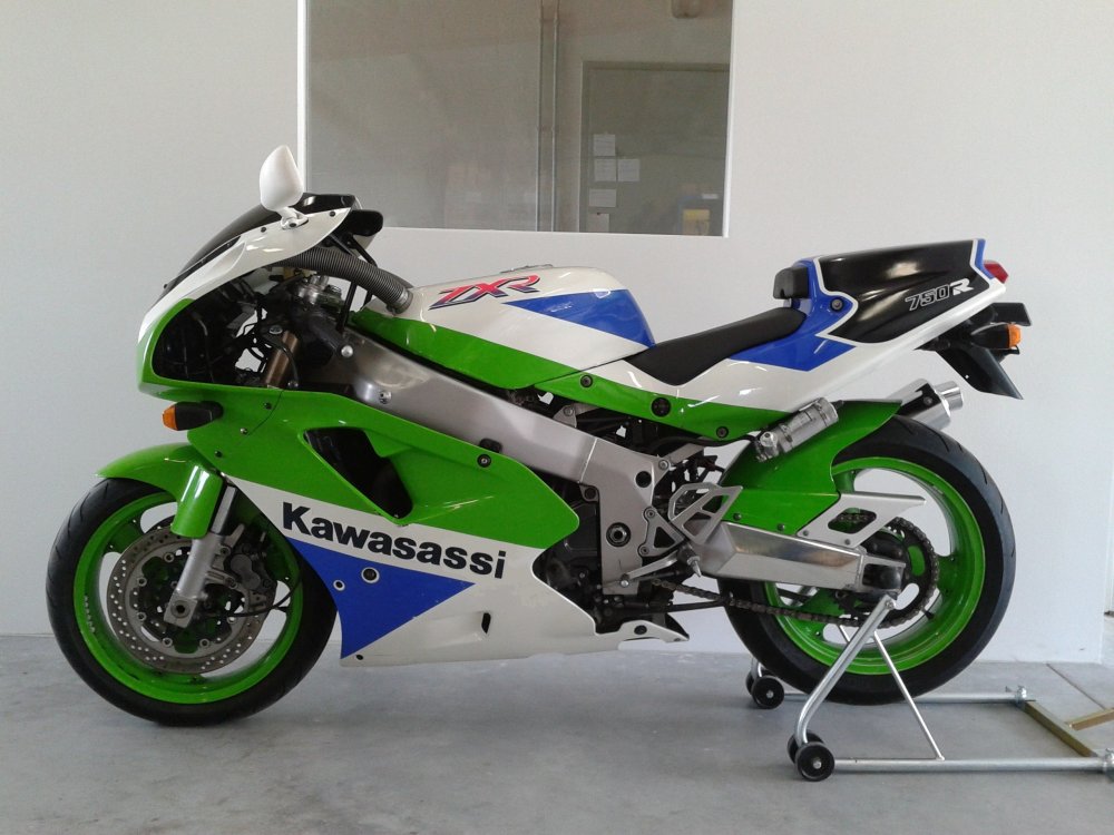 Kawasaki_ZXR_750_R2.jpg