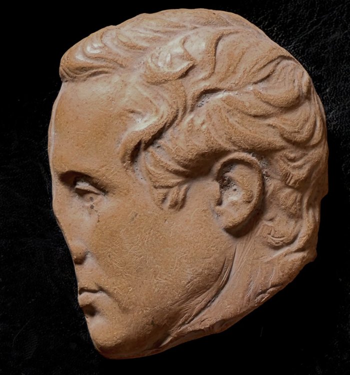 testa di terracotta Lato A_72.jpg