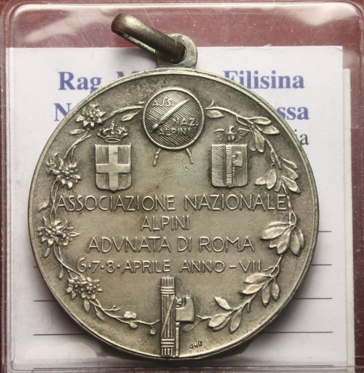 1 MEDAGLIA ARGENTO ALPINI 1930.jpg