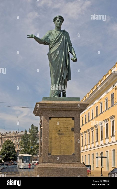 ukraine-odessa-statue-of-duc-de-richelieu-first-governor-1803-1814-BTB0DH.jpg