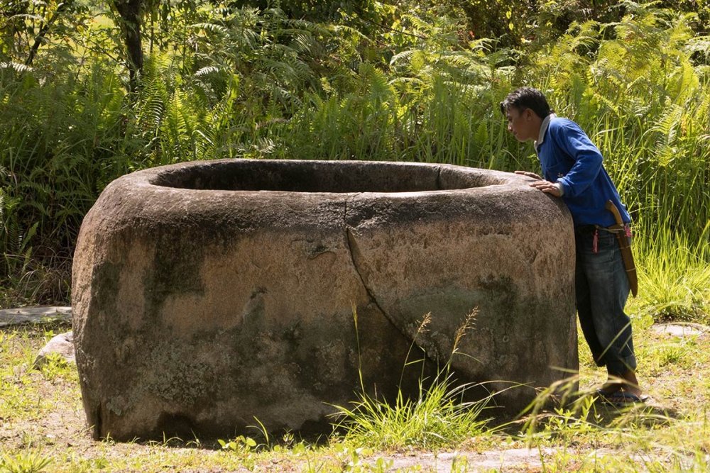 03 Indonesian man inspecting a kalamba near Kolori village, Bada Valley.jpg