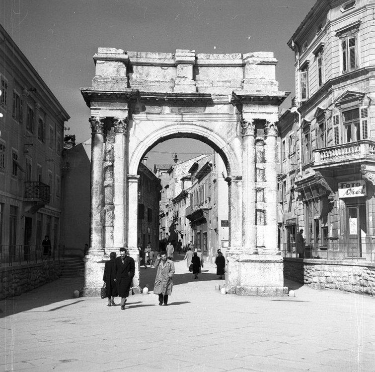 arco dei sergi.jpg