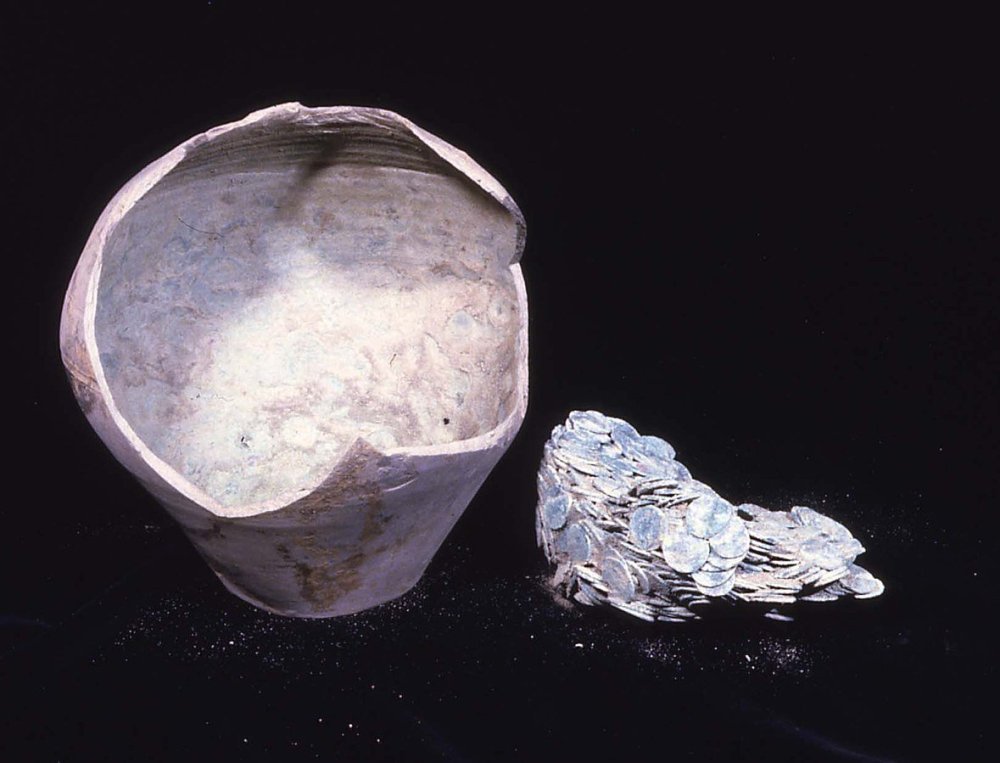 Chalgrove_Hoard_prior_to_conservation_(FindID_509491).jpg