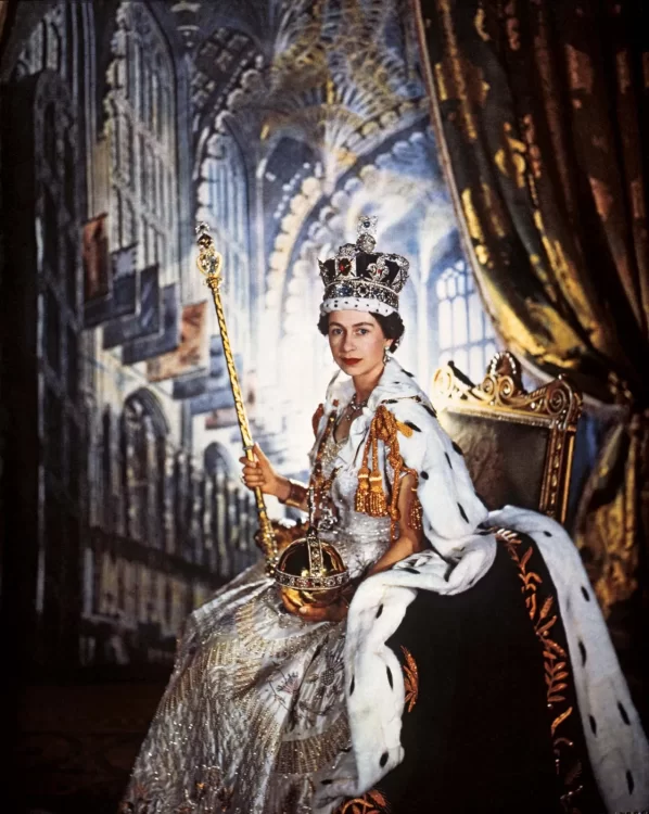 Elizabeth-II-portrait-Cecil-Beaton-coronation-robes-1953.webp