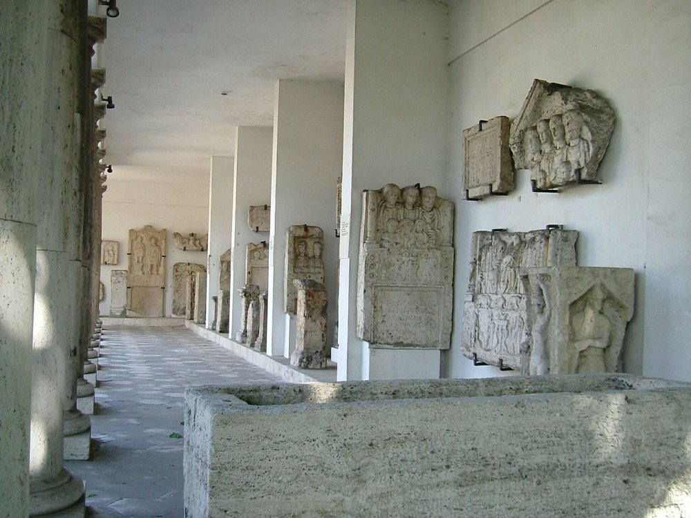 1280px-Aquincumi_muzeum_-_lapidarium.jpg
