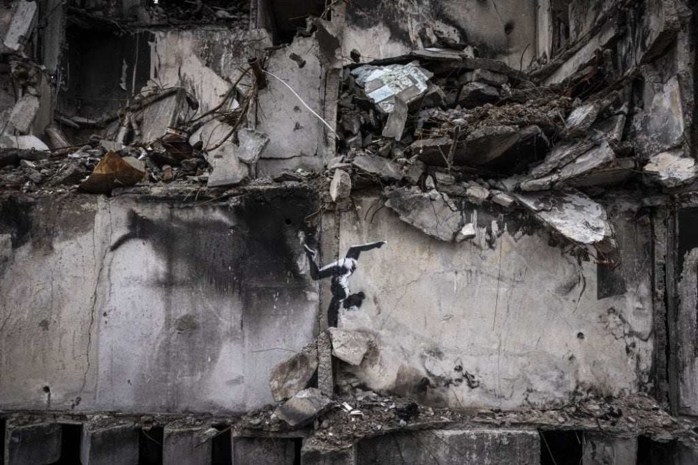 banksy-ucraina-ginnastaequilibrio_compress32.thumb.jpg.4bcca36af52f408eb87b898d2ae7de84.jpg