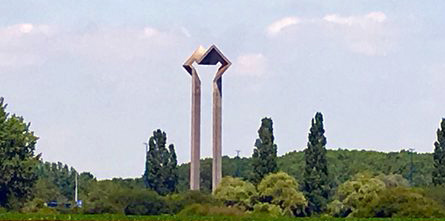 monument-de-l-amitie.jpg.a0a2639158659b18435d26de84b922b7.jpg