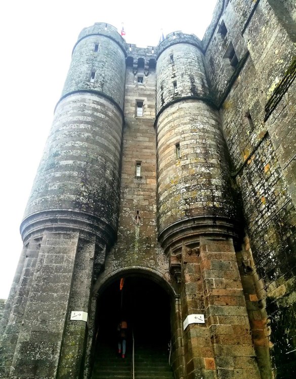 Abbazia-Mont-Saint-Michel-ingresso~2.jpg