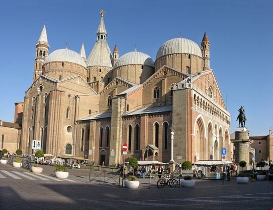 9.16176_padova_la_basilica.jpg.333522b8d6a4813bc138f90191179033.jpg