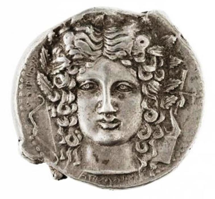 1331628400_Moneta-con-la-testa-di-Apollo-siceliota-greco-siciliano-coniata-a-Catania-410403-a.c.-Argento.jpg.a45694c83529a35c0fee06002528e7ba.jpg