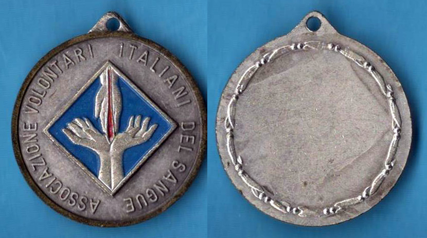 502448715_4.quattromedaglie0004messa001024.jpg.b28e2964a102cd27e846b722ca52c26e.jpg