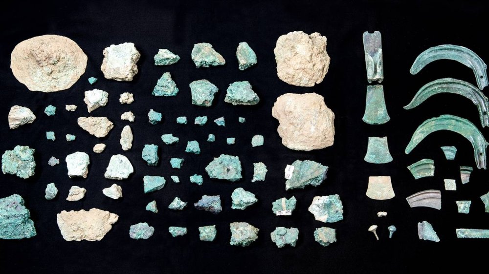 Foto 1 Salouf-Vostga, Deponierung aus insgesamt 80 Einzelobj__w_1600__h_0.jpg