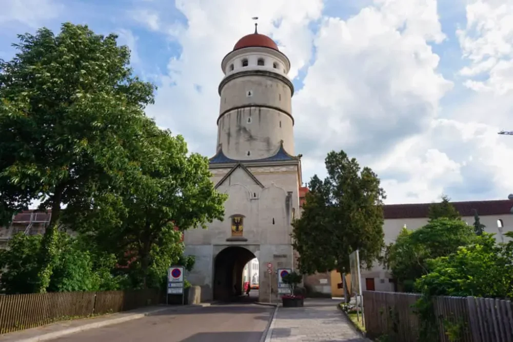 Stadttor-Stadtmauer-Noerdlingen-1024x682.webp