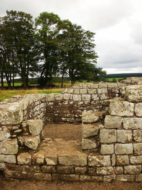Birdoswald_Roman_Fort_east_gate.JPG