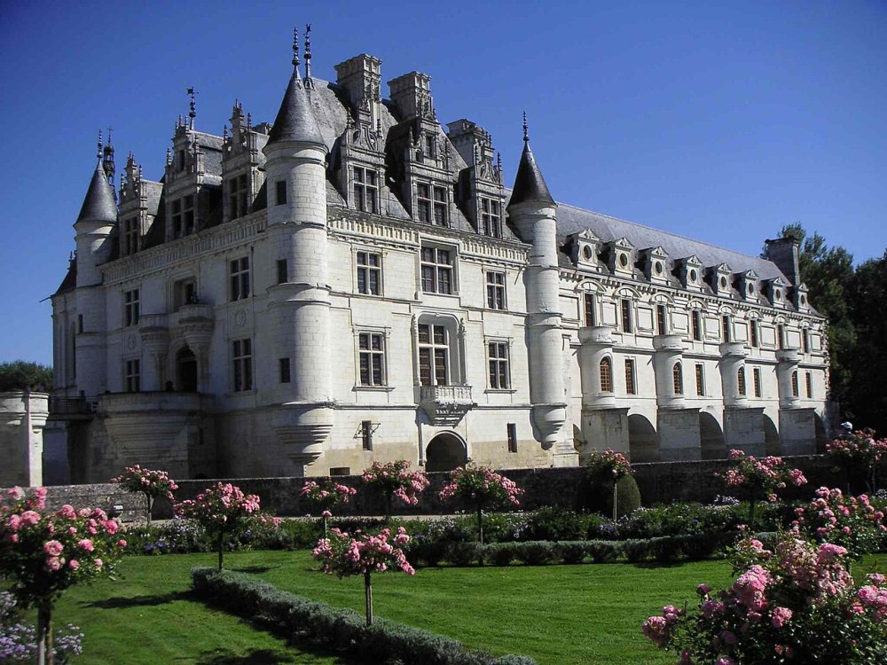 Château-de-chenonceau_coté_jardin_catherine.JPG
