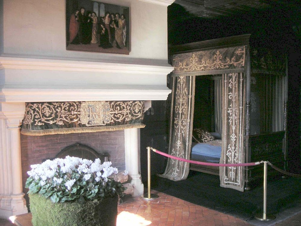 Château-de-chenonceau_chbre_Louise_Lorraine.JPG