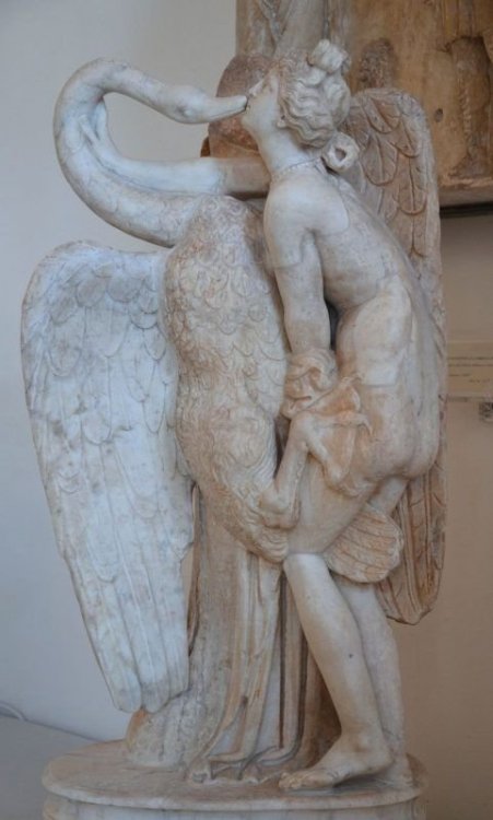 Leda-e-il-cigno-copia-romana-del-II-secolo-d.C.-da-un-modello-attico-del-I-secolo-a.C.-Museo-Arceologico-di-Venezia-Public-domain-via-Wikipedia-Commons.-e1467572974767.jpg