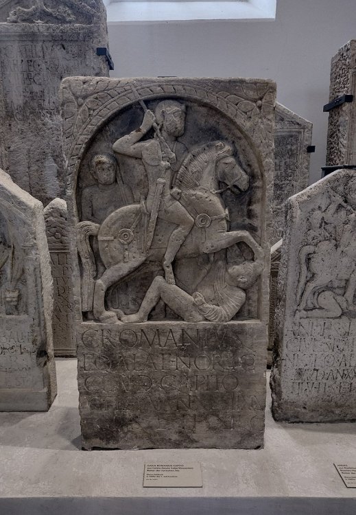 Mainz,_Grabstein_des_Gaius_Romanius_Capito.jpg