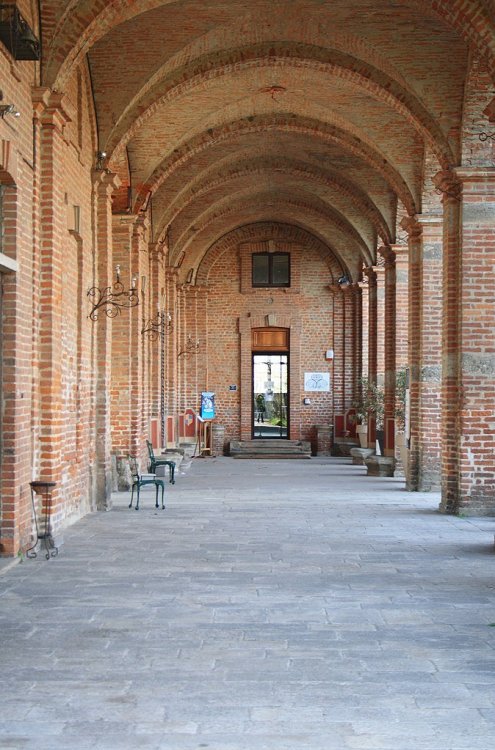 San_Giuliano_Milanese_-_Rocca_Brivio_-_portico.jpg